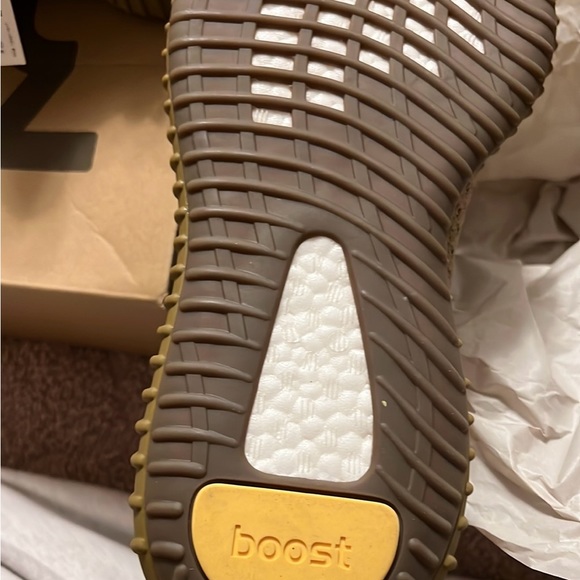 YEEZY BOOST 350 V2 - Picture 9 of 16